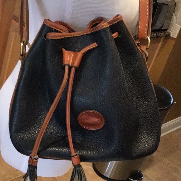 Dooney & Bourke Handbags - Vintage Dooney & Bourke bucket bag